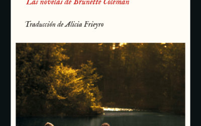 Brunette Coleman, de cuando el estudiante Larkin escribía bajo seudónimo femenino – «Enredo en Willow Gables» – La Voz de Galicia.￼